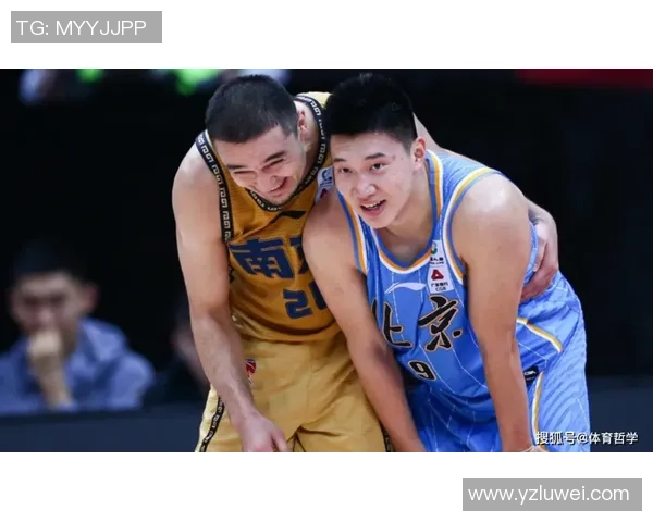 重庆篮球队在邀请赛中以81分高居积分榜首位展现强劲实力