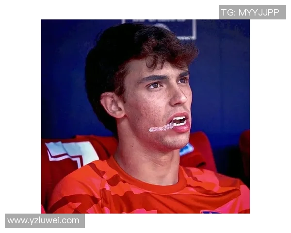 黑白头像下的足球明星男生展现独特魅力与激情的瞬间 黑白头像下的足球明星男生展现独特魅力与激情的瞬间